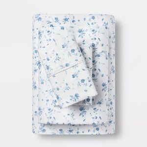 400 Thread Count White/Blue Floral Full Sheet Set